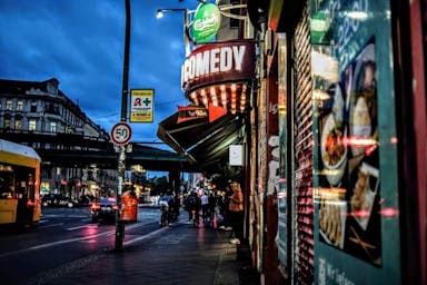 Mad Monkey Comedy Club außen